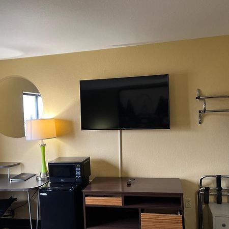 ซูเปอร์ 8 บาย วินด์แฮม ฟาร์มิงตัน Hotel ภายนอก รูปภาพ