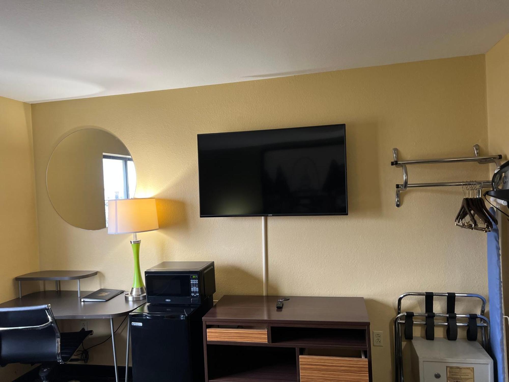 ซูเปอร์ 8 บาย วินด์แฮม ฟาร์มิงตัน Hotel ภายนอก รูปภาพ