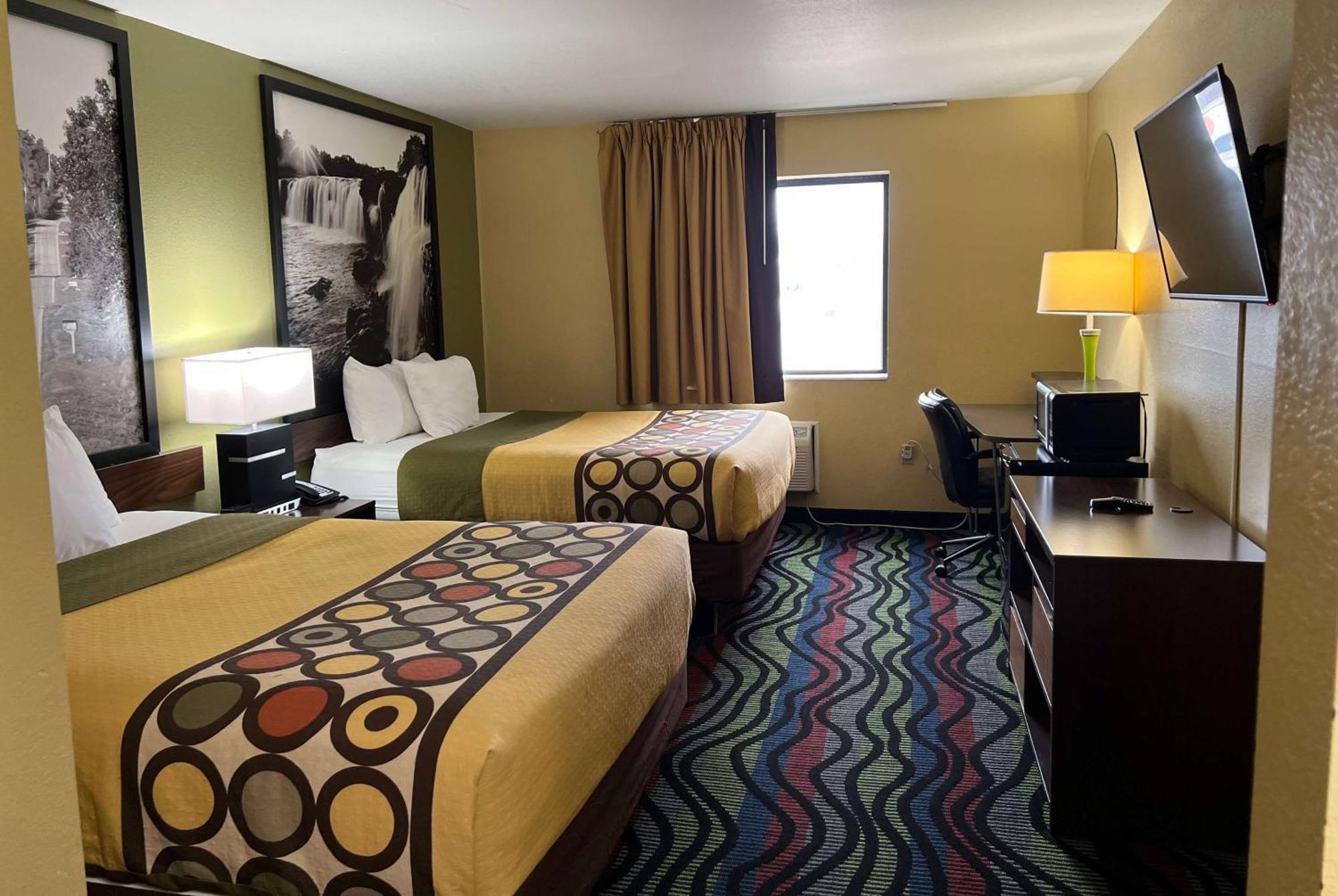 ซูเปอร์ 8 บาย วินด์แฮม ฟาร์มิงตัน Hotel ภายนอก รูปภาพ