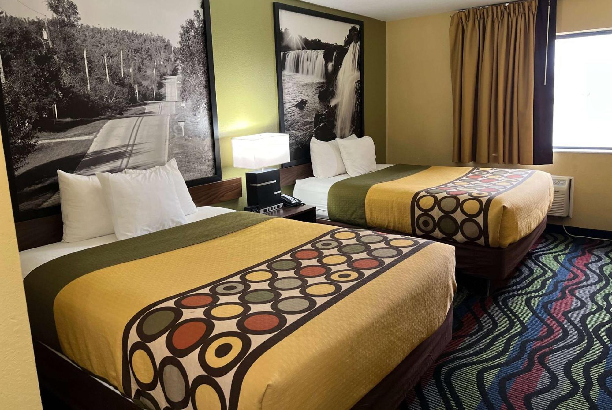 ซูเปอร์ 8 บาย วินด์แฮม ฟาร์มิงตัน Hotel ภายนอก รูปภาพ